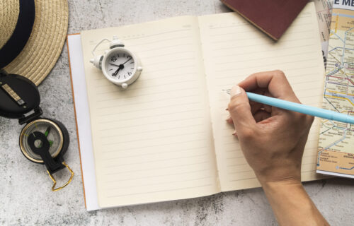 tourist-writing-blank-agenda